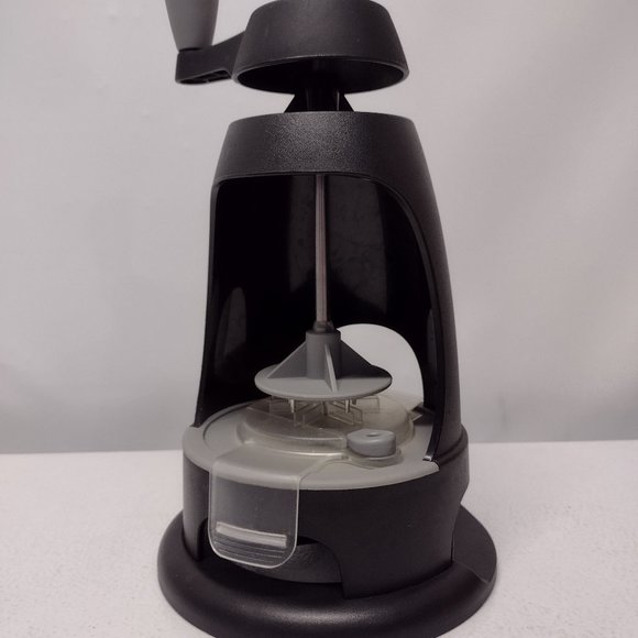 NEW! Pampered Chef Veggie Spiralizer - Picture 1 of 7